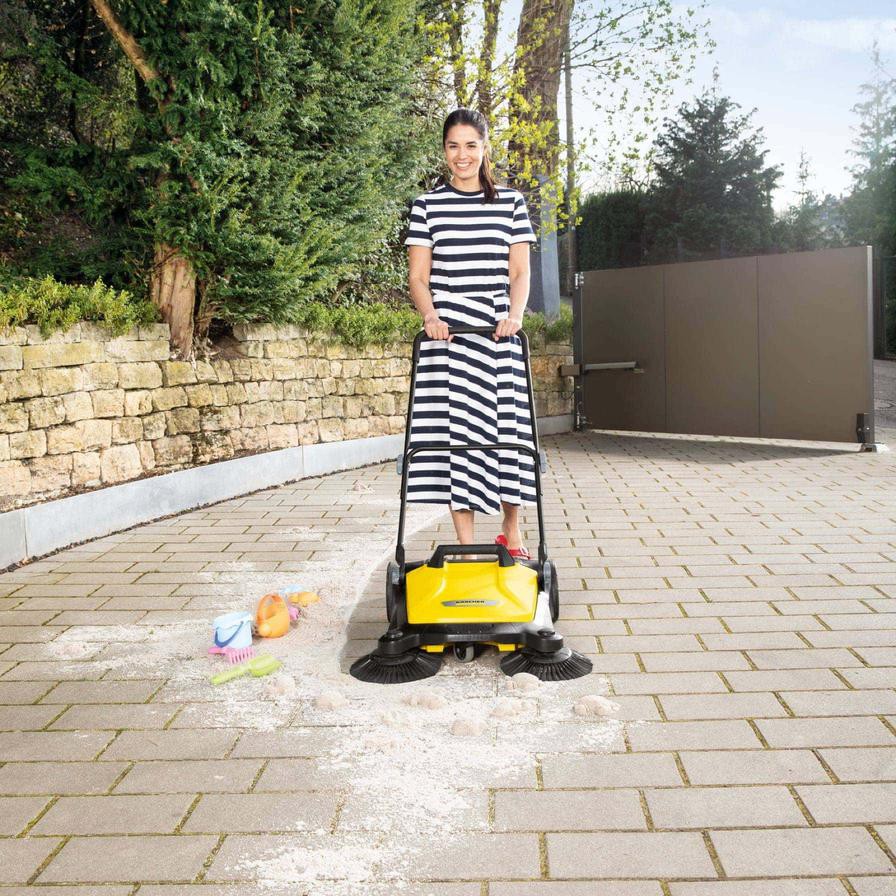 Karcher S 4 Twin Push Sweeper (20 L, 76 x 66.8 x 94 cm)