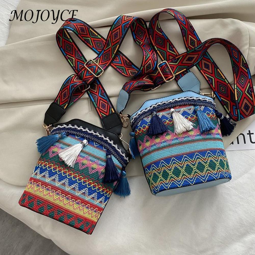 Ethnic Women's Shoulder Bag Crossbody Bag Tassel Knit Small Bucket Handbags Fashion Simple Luxury Design Female Bag Underarm Bags