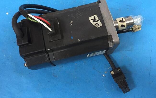 HC-KFS73-K Servo motor, used in good condition. 80% New Look, Good Work, Free Shipping