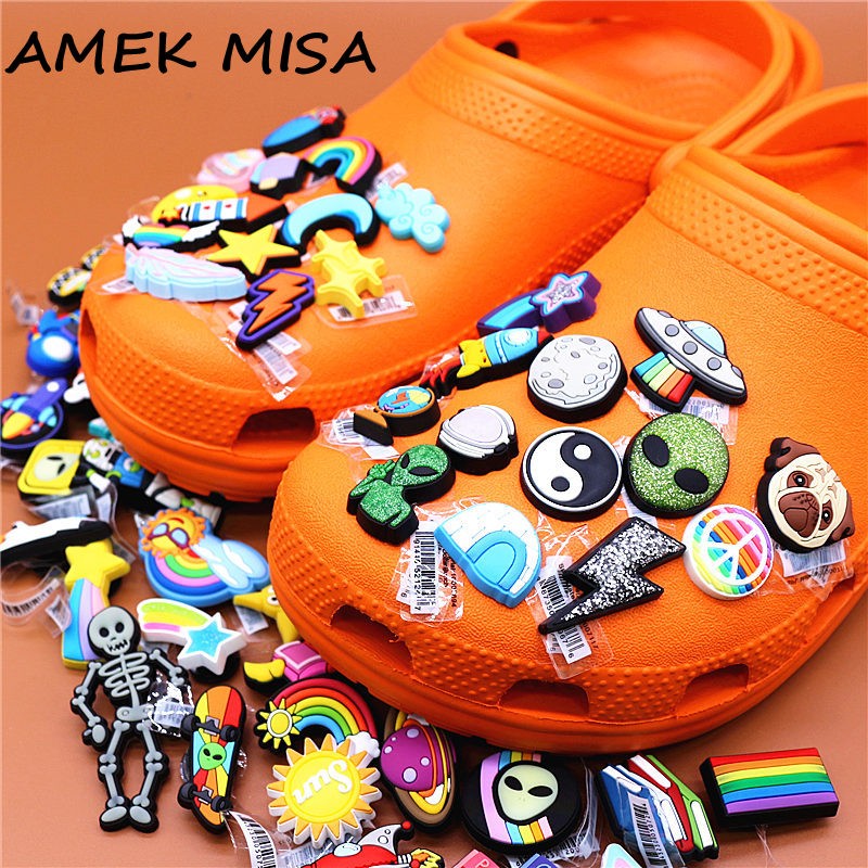 Original Space Alien Designer Shoe Charms 5pcs/lot Croc Buckle Luxury Accessories Rainbow Sun Clog Dog Jewelry Decorations Jibz