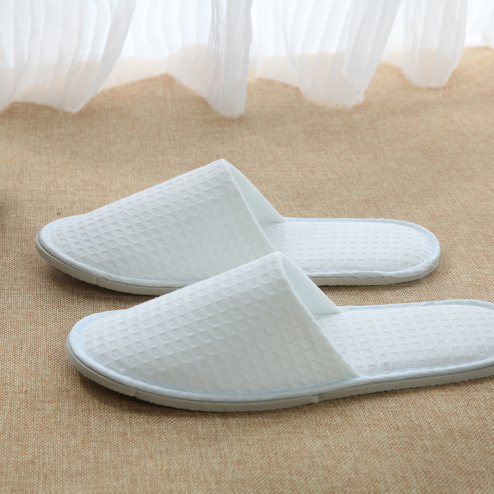 Disposable Slippers, 1 Pair Closed Toe Disposable Slippers Size Fit Men Women Hotel Spa Guest Used, (White) 28cm