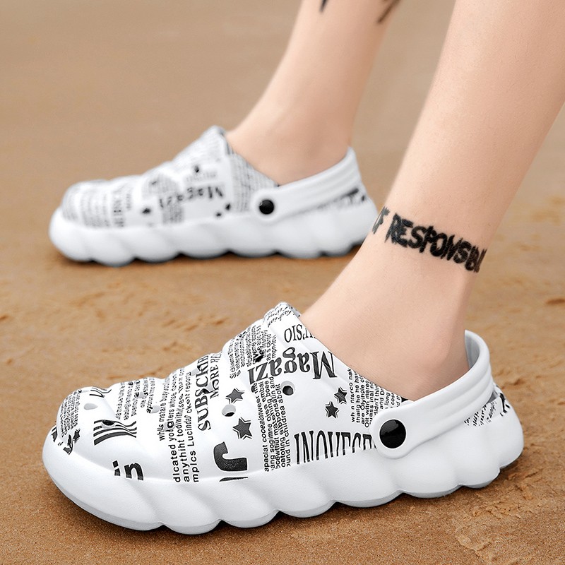 Trendy Men Slippers Outdoor Sneakers Beach Sandals Garden Shoes Comfortable Lightweight EVA Slippers Double Color Clogs