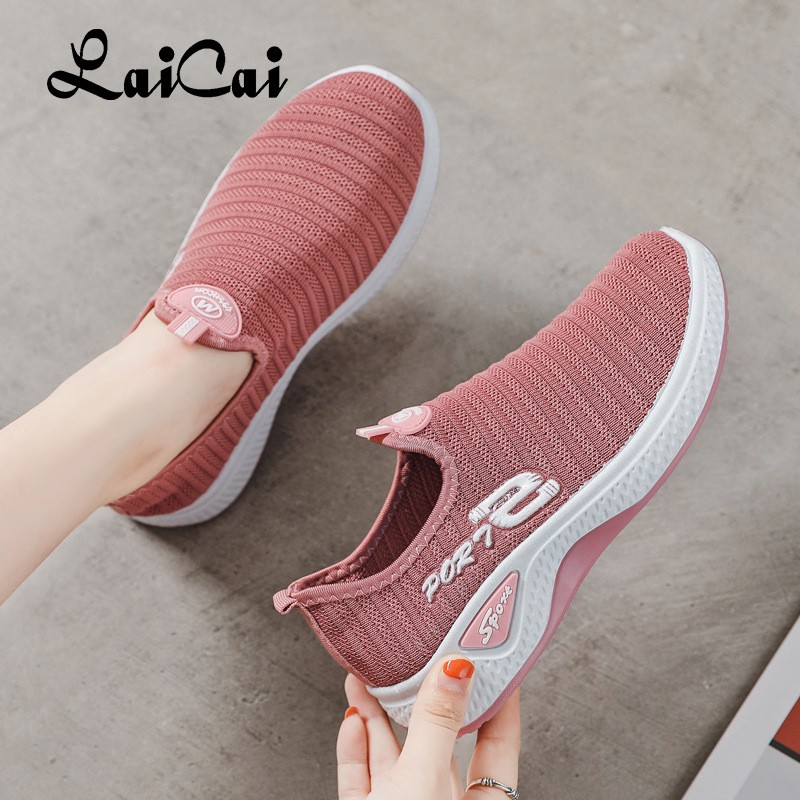 Flying knit shoes for women 2021 spring new casual student breathable sports anti-slip sweat-absorbent slip on cloth shoes