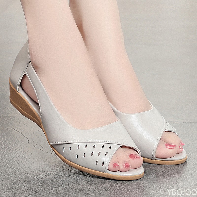 Summer soft sole mother fish mouth sandals middle-aged and elderly leather shoes flat middle-aged single shoes women's shoes