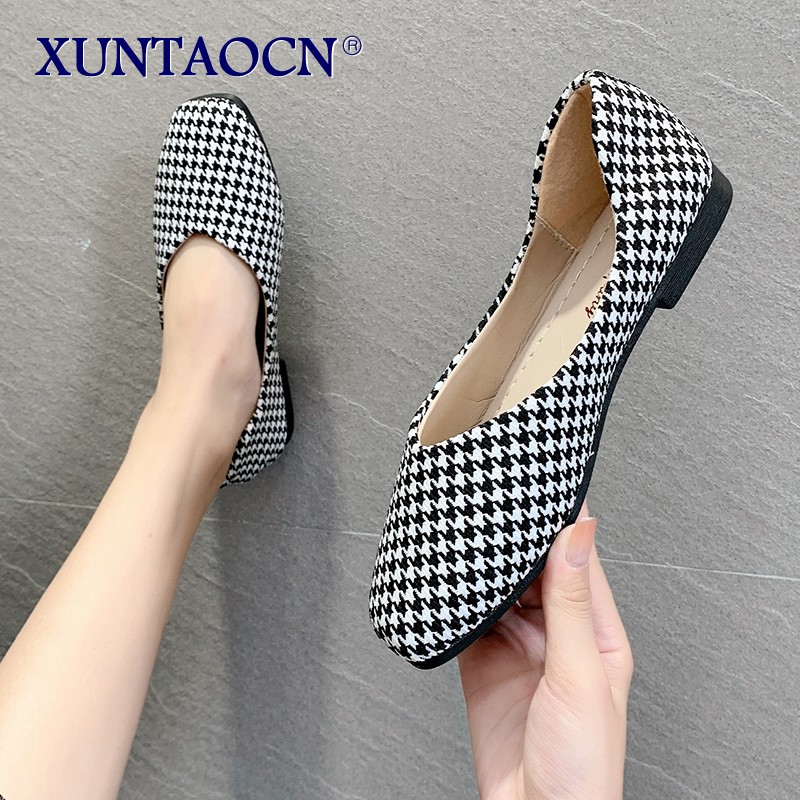 2022 single shoes Korean fashion plaid women's shoes retro square heel bean shoes shallow mouth women's shoes