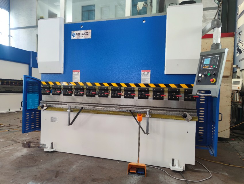 Factory direct ESTUN E21 CNC control X Y axis hydraulic press brake sheet metal bending machine WC67K-80T2500