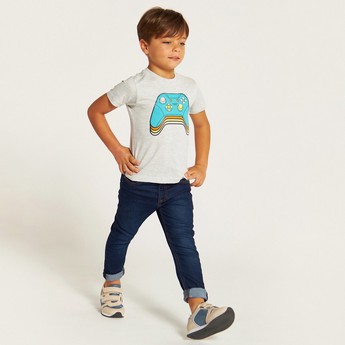 Juniors Graphic Print T-shirt with Short Sleeves and Crew Neck