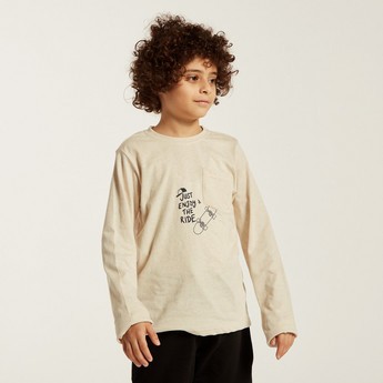 Juniors Graphic Print T-shirt with Long Sleeves and Pocket Detail