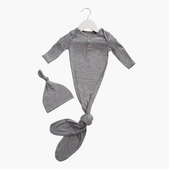 Anvi Baby Solid Knotted Sleepsuit and Beanie Set