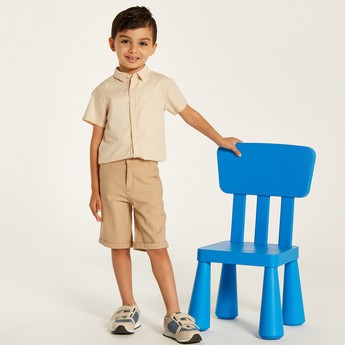 Juniors Textured Shirt with Button Closure and Short Sleeves