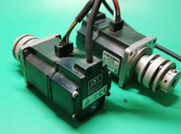 HC-KFS23 Servo motor, used in good condition. 80% New Look, Good Work, Free Shipping