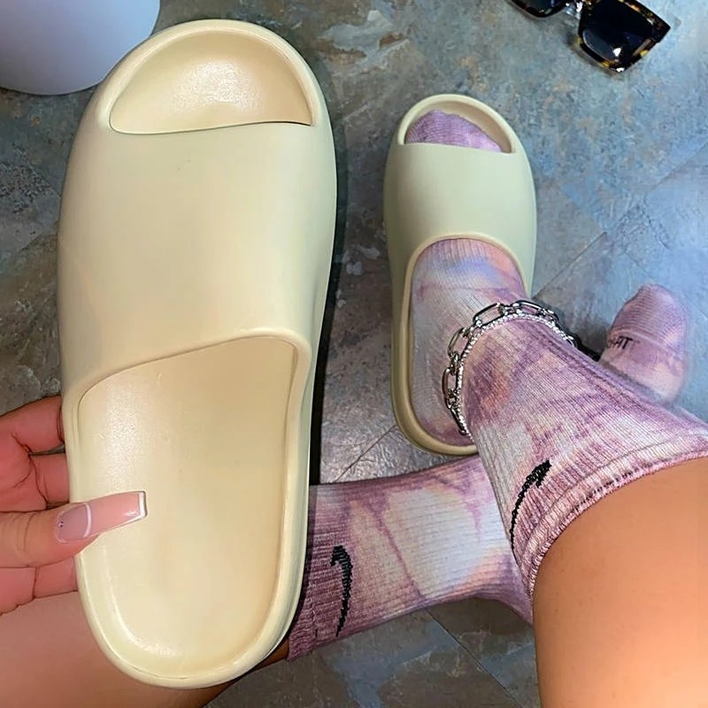 Women's Thick Bottom Slippers Platform Bathroom Slides Man Non-slip Trend Designer Slippers Ladies Female Yzy Slides for Women