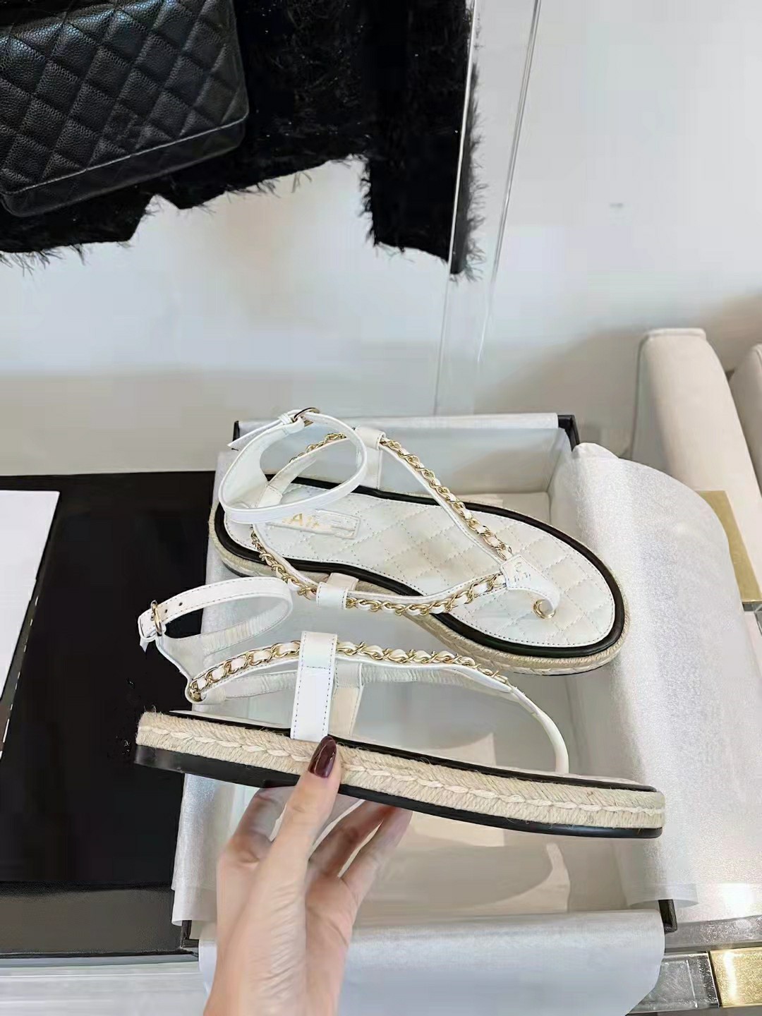 Luxury Designer Sandals for Women Vintage Flat Bottom Rope Chain