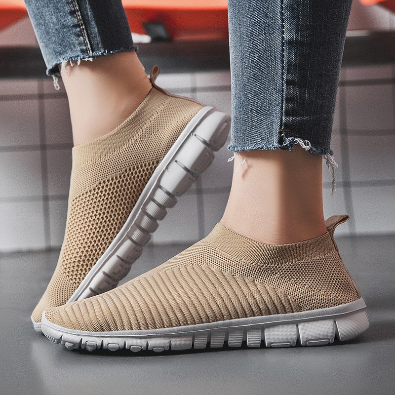 2022 new men's shoes; Comfortable and breathable mesh socks fashion big size shoes 47 ultra-light casual sneakers for men