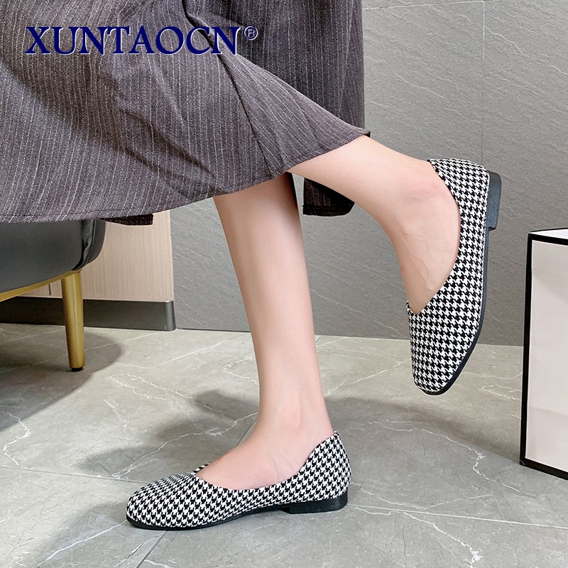 2022 single shoes Korean fashion plaid women's shoes retro square heel bean shoes shallow mouth women's shoes