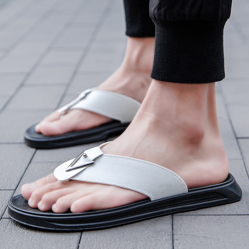 2022 new leather flip flops men's fashion version outer summer sandals outdoor shoes thick bottom slippers and sandals for male