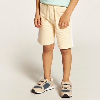 Juniors Solid Mid-Rise Shorts with Drawstring Closure and Pockets