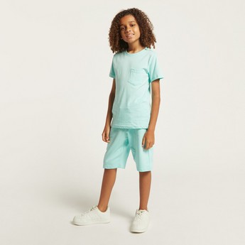 Juniors Solid T-shirt with Short Sleeves and Pocket Detail