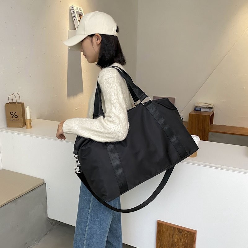 Fashion Large Travel Bag Women Cabin Tote Handbag Nylon Waterproof Women Shoulder Bag Weekend Gym Bag Female