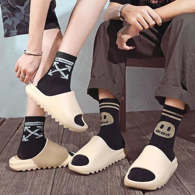 New 35~46 designer men slides kanye west men 2021 fashion women summer winter casual slippers for home beach male autumn shoes