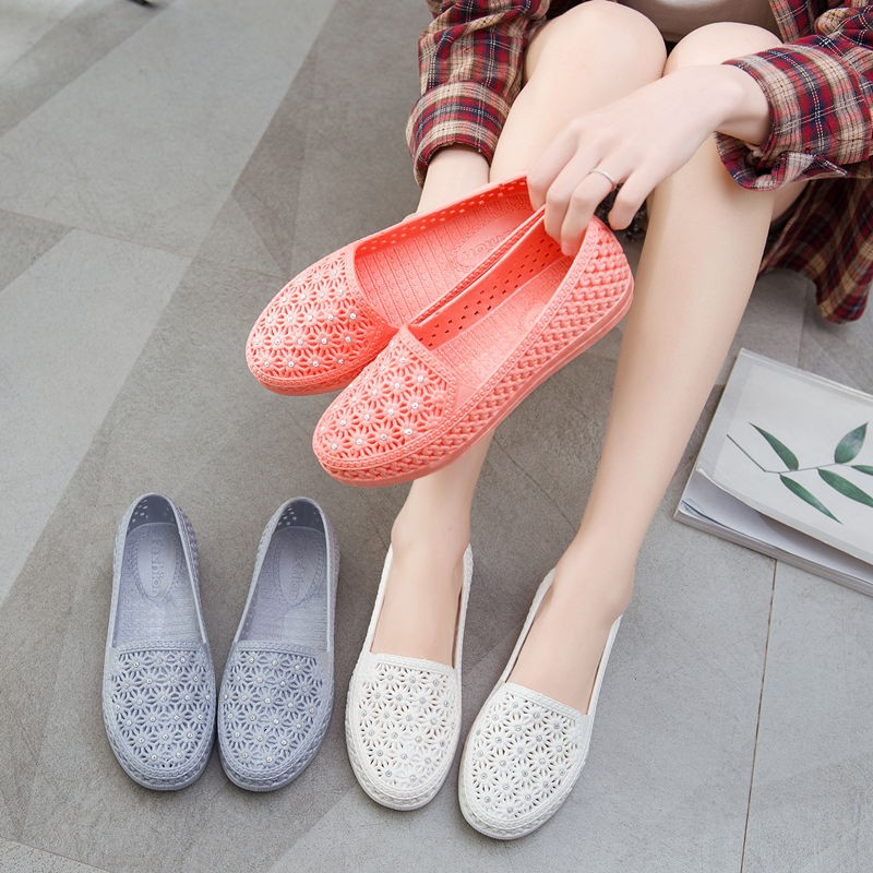 Summer waterproof hollow-out breathable low-cut sandals nursing shoes women's hole shoes mother shoes beach shoes white sandals