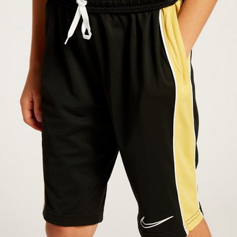 Nike Logo Detail Shorts with Pockets and Drawstring Closure