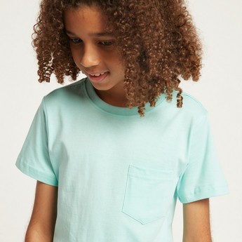 Juniors Solid T-shirt with Short Sleeves and Pocket Detail