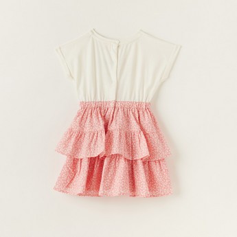 Juniors Printed Dress with Short Sleeves and Ruffle Detail