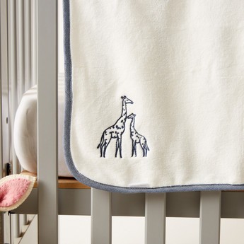 Giggles Giraffe Print Fleece Blanket - 110x76 cms