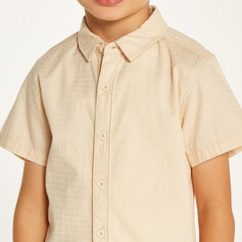 Juniors Textured Shirt with Button Closure and Short Sleeves