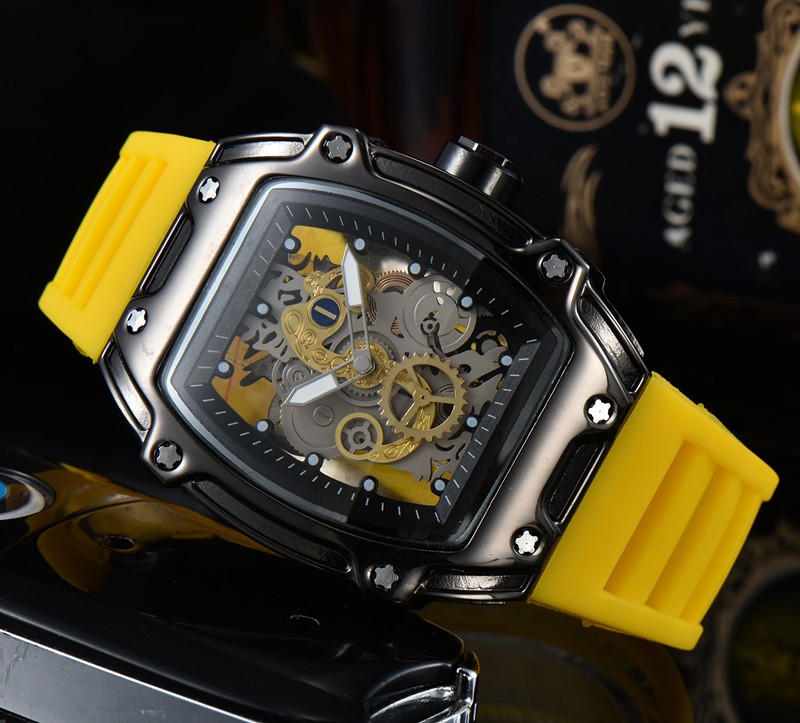 Feature Men Luxury Military Hollow Sports Watch Men Analog Date Quartz Watch Men's Watch