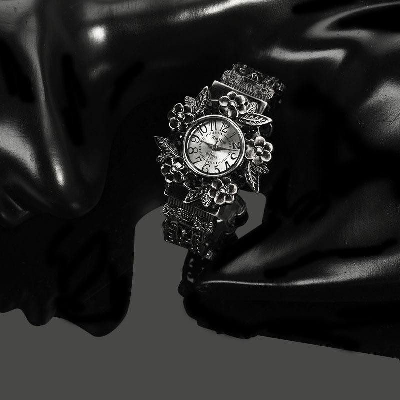 New high-end ladies vintage embossed bracelet watch, creative personality flower quartz watch luxury fashion jewelry wholesale