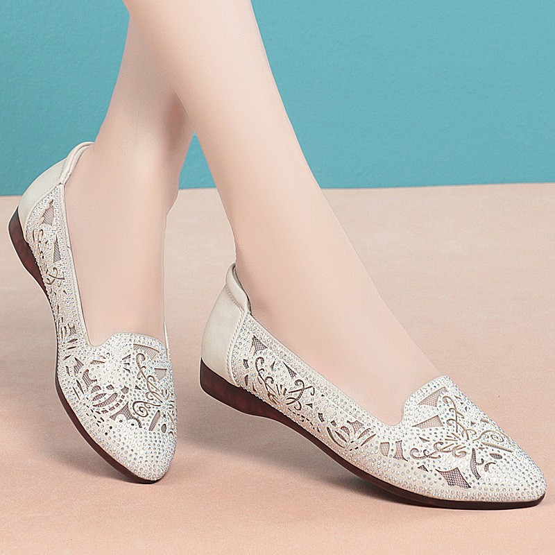 2022 New Premium Microfiber Mesh Rhinestones Shoes Fashion Sandals Breathable Comfortable Flat Shoes Large Size Shoes Tide