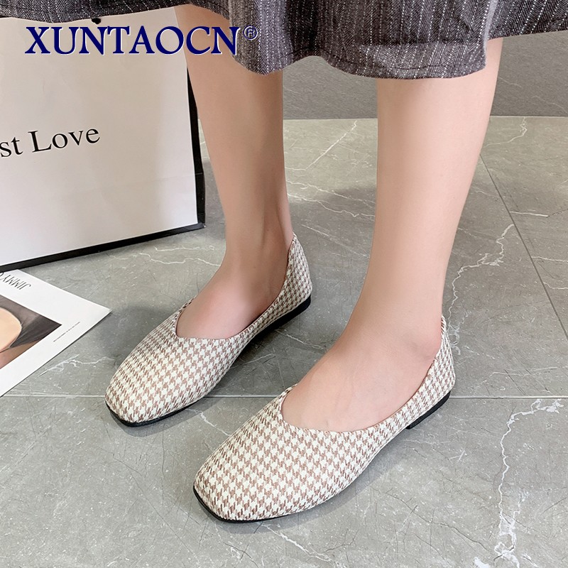 2022 single shoes Korean fashion plaid women's shoes retro square heel bean shoes shallow mouth women's shoes