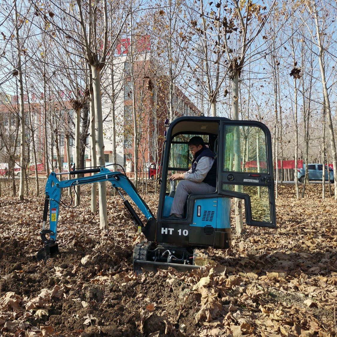 Factory direct sale mini digging machine mini excavator 1 ton with closed cabin