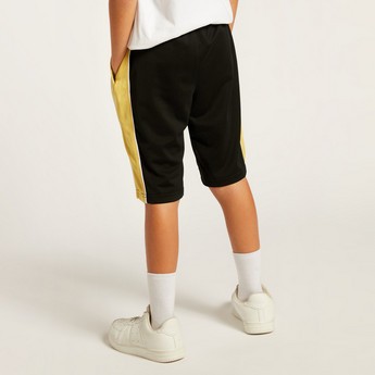 Nike Logo Detail Shorts with Pockets and Drawstring Closure