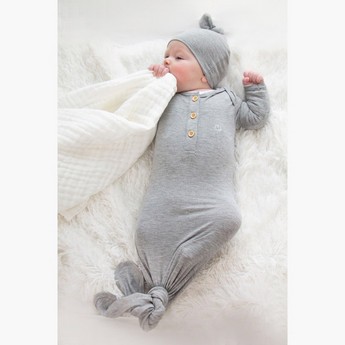 Anvi Baby Solid Knotted Sleepsuit and Beanie Set