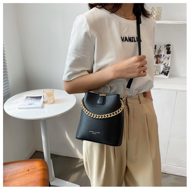 DIGERUI Women Fashion PU Leather Bucket Shoulder Bags Pure Color Messenger Bag Female Tote Crossbody Bag Chain Casual Handbags