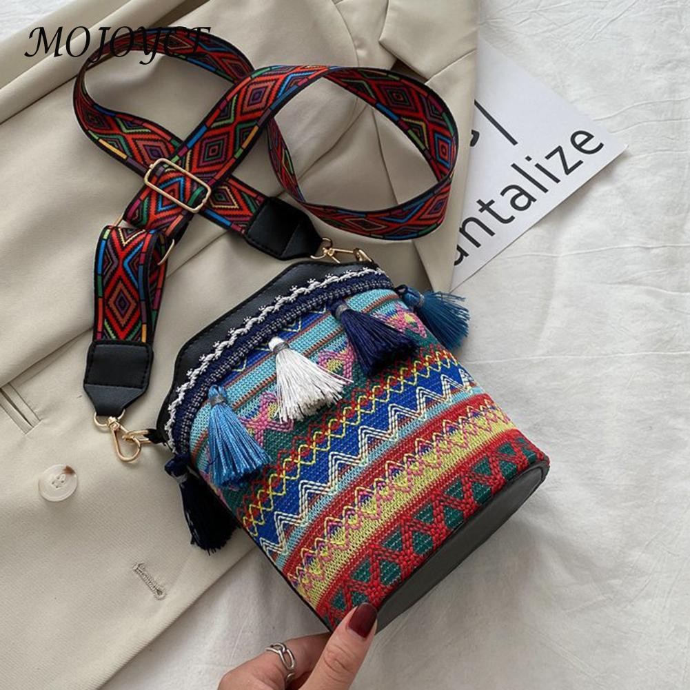 Ethnic Women's Shoulder Bag Crossbody Bag Tassel Knit Small Bucket Handbags Fashion Simple Luxury Design Female Bag Underarm Bags