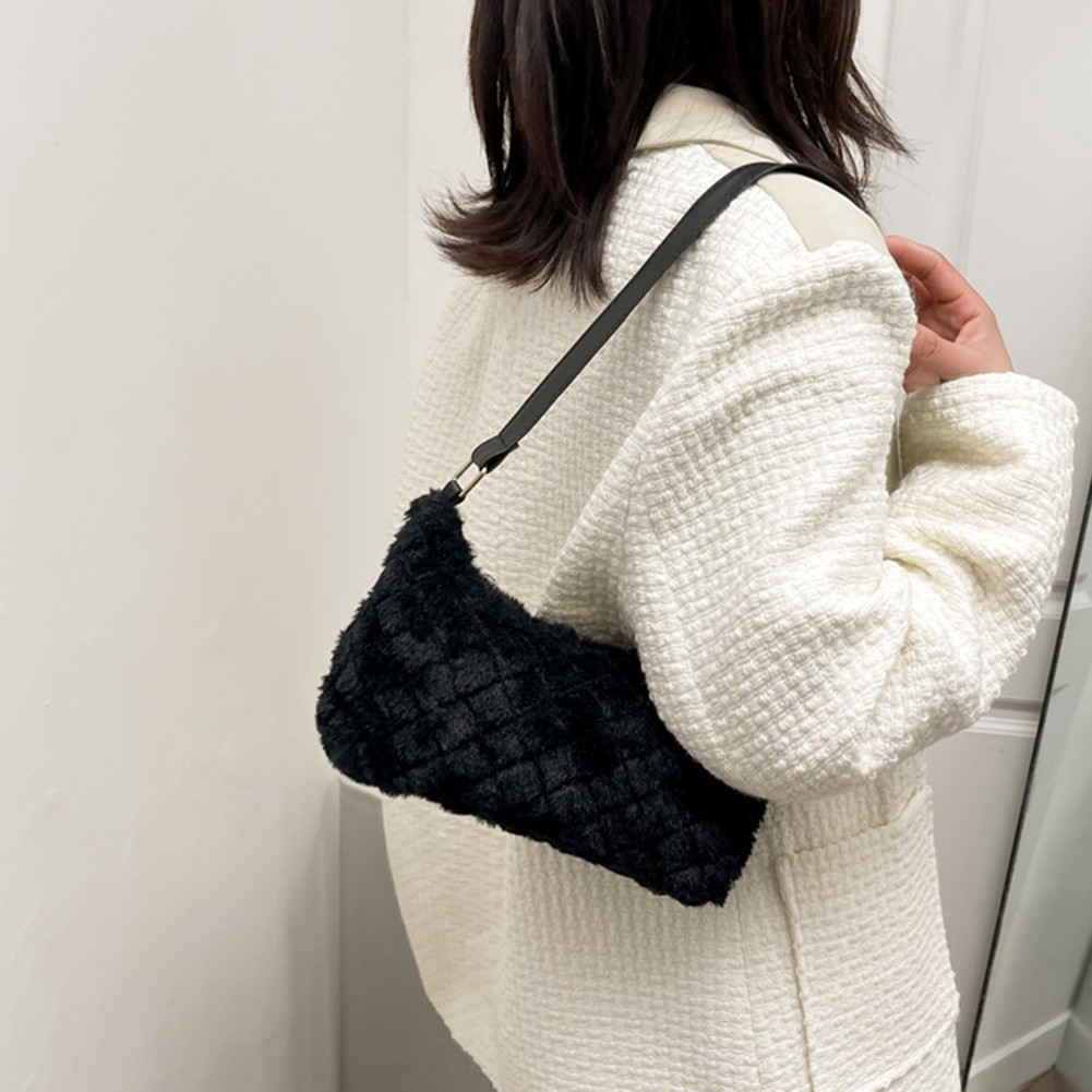 Women's Fashion Shoulder Bag Plush Diamond Lattice Bag Underarm Ladies Casual Shoulder Bags Winter Decoration Supplies