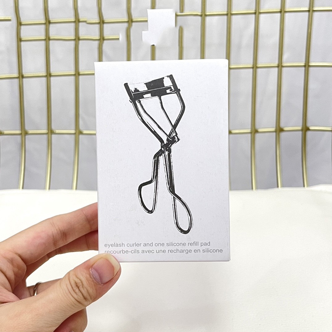 Shu UEMURA Eyelash Curler Japanese Portable Metal Eyelash Curler Lasts Without Hurting Eyelashes Curls Naturally