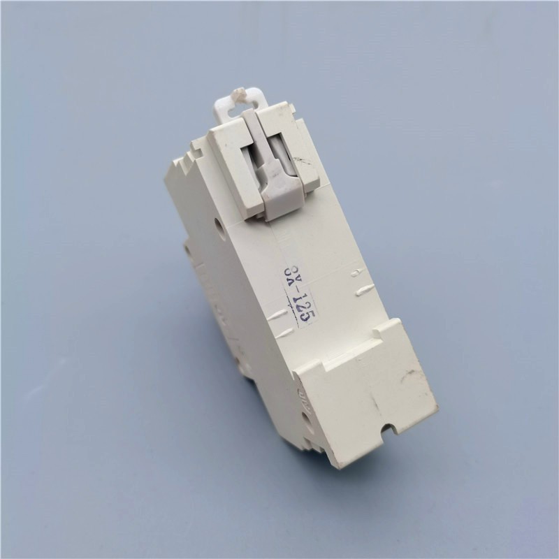 1p residual current leakage protection circuit breaker dz47-125 air switch of air switch circuit breaker dz47-100 C45 125A