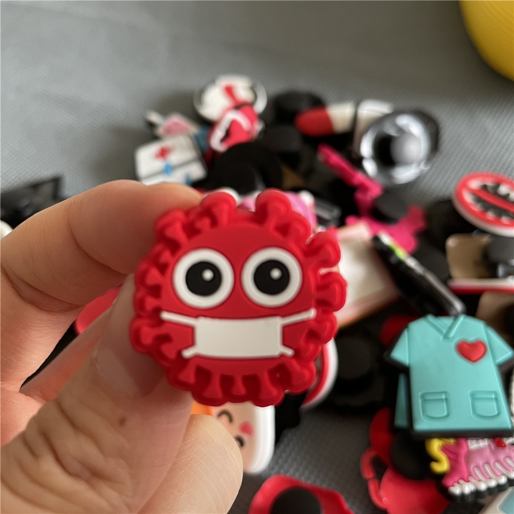 Free Shipping 25pcs Croc Charms Designer Cartoon Food Medical Animal PVC Clogs Wristbands Shoe Decoration Party Gifts Wholesale