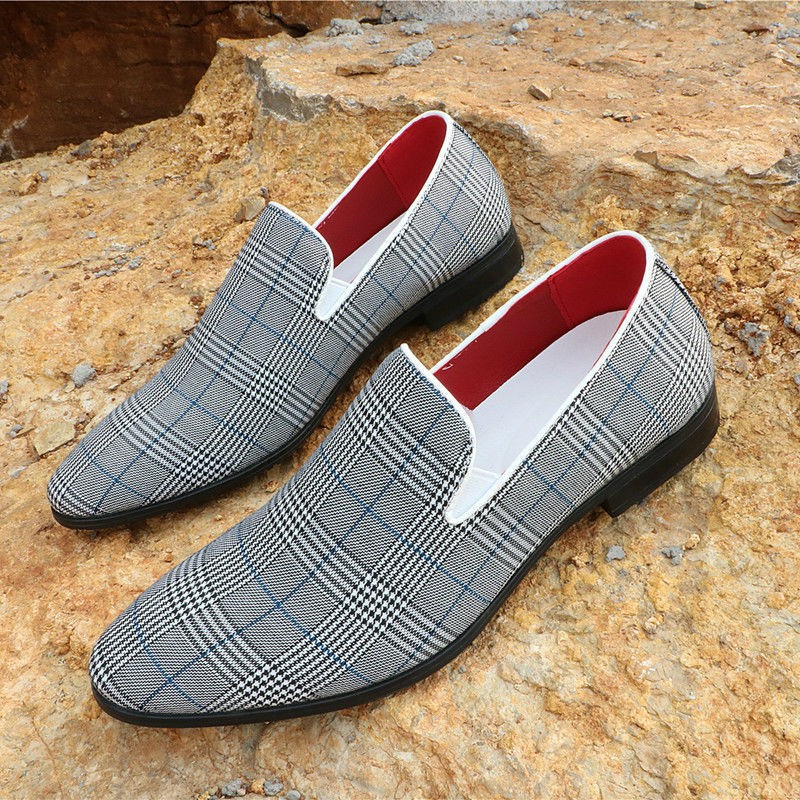 New design luxury plaid dress shoes for men slip on high quality male loafers classic point toe wedding shoes plus size 48