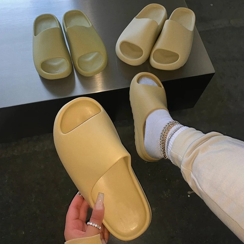 Women's Thick Bottom Slippers Platform Bathroom Slides Man Non-slip Trend Designer Slippers Ladies Female Yzy Slides for Women