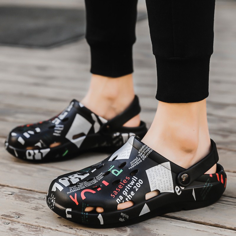 New summer new men's clogs sandals lightweight breathable beach slippers non-slip mule men garden clogs casual slippers