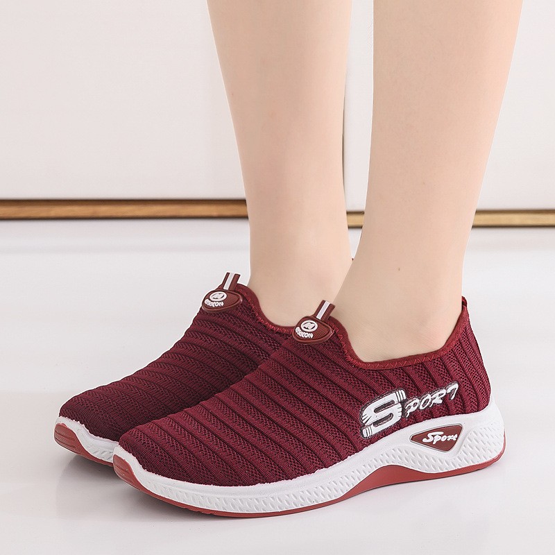 Flying knit shoes for women 2021 spring new casual student breathable sports anti-slip sweat-absorbent slip on cloth shoes