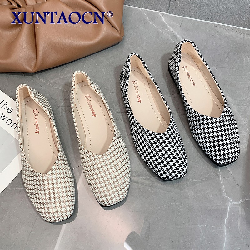 2022 single shoes Korean fashion plaid women's shoes retro square heel bean shoes shallow mouth women's shoes