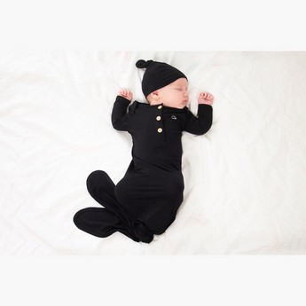 Anvi Baby Solid Knotted Sleepsuit and Beanie Set