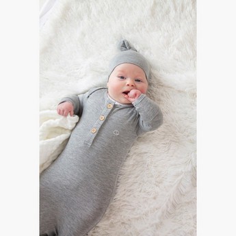 Anvi Baby Solid Knotted Sleepsuit and Beanie Set